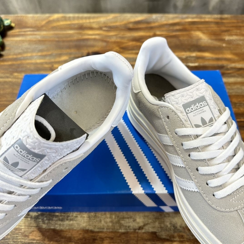 Adidas Sneakers